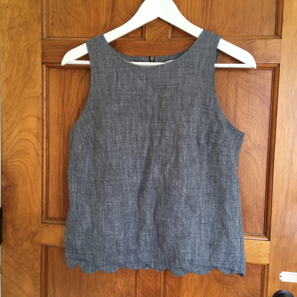 Grey tank top with Scalloped hem